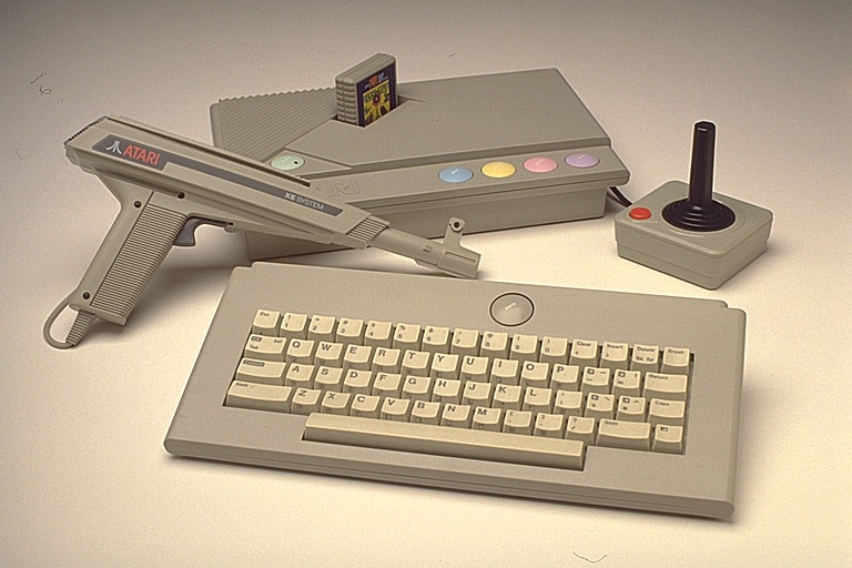 http://jscustom.theoldcomputer.com/images/manufacturers_systems/Atari/XEGS/300011xegs.jpg